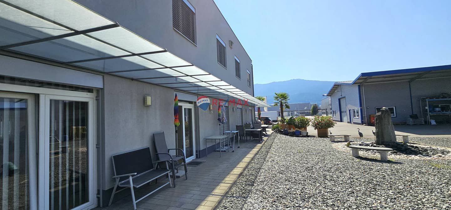Modernes Bürohaus mit flexibel gestaltbaren Großraumbüros im Industriepark St. Veit