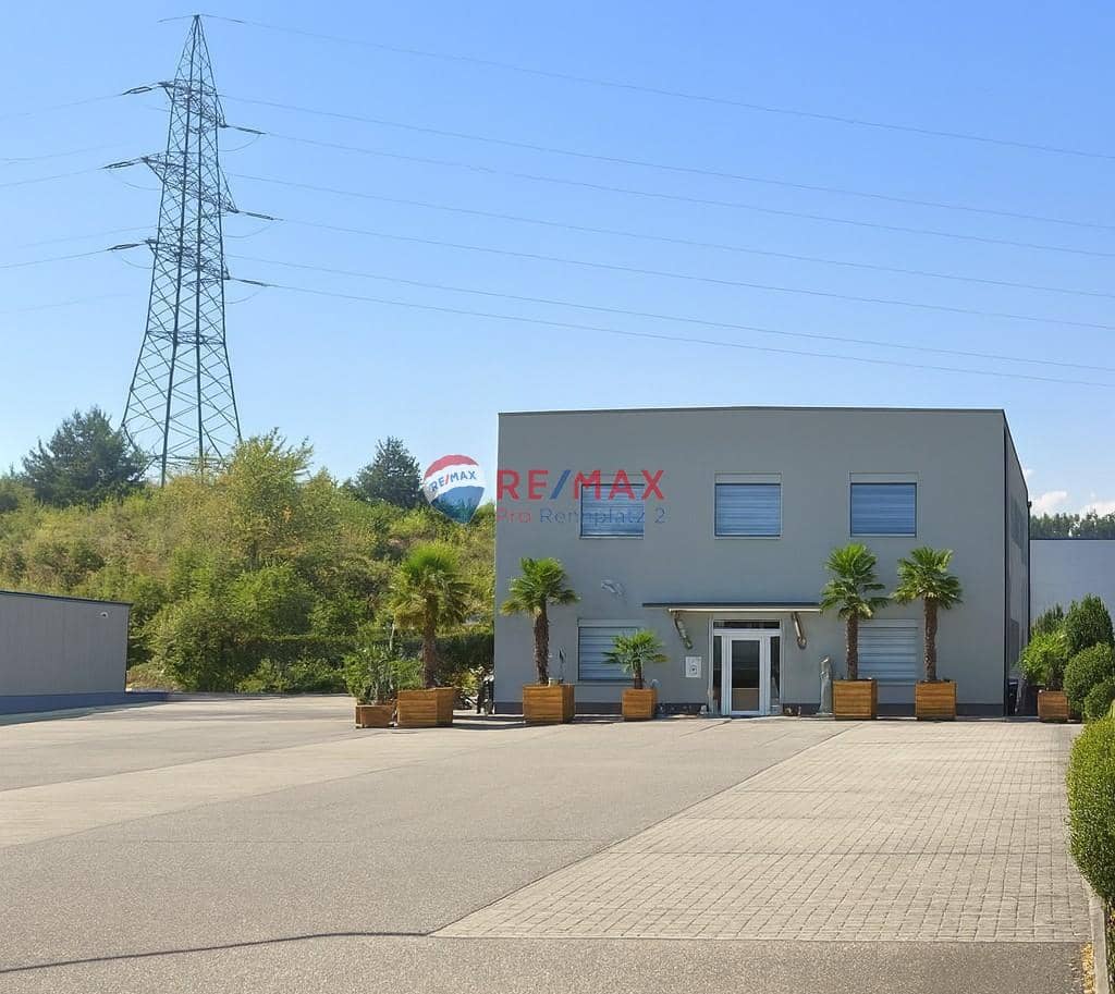 Modernes Bürohaus mit flexibel gestaltbaren Großraumbüros im Industriepark St. Veit