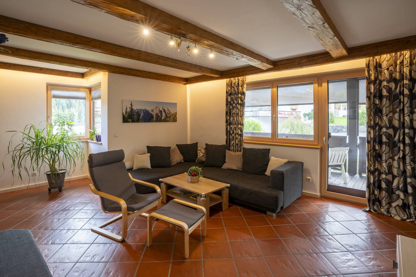 Neuwertige Wohnung ruhige Lage zwei Balkone