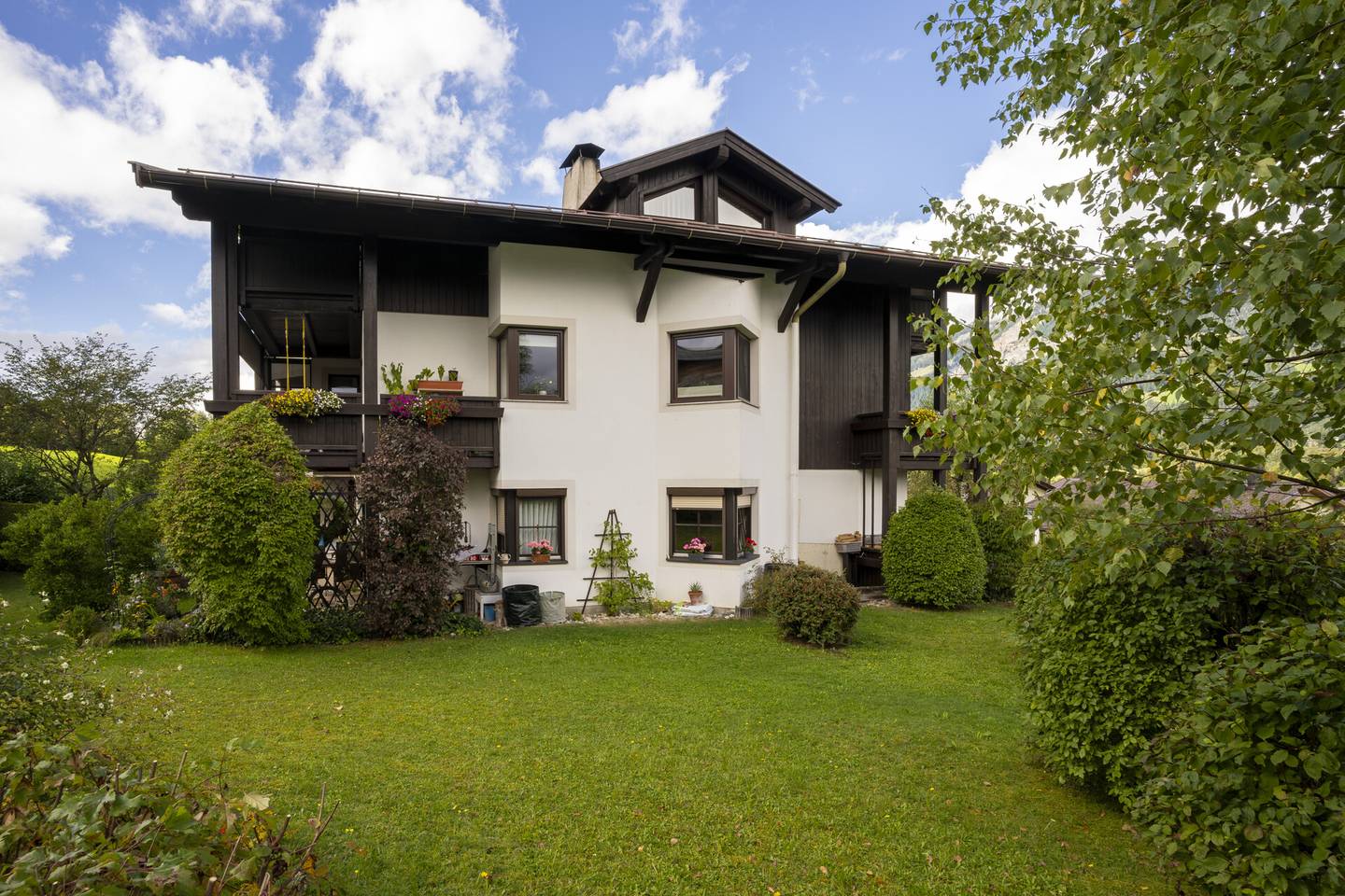 Neuwertige Wohnung ruhige Lage zwei Balkone