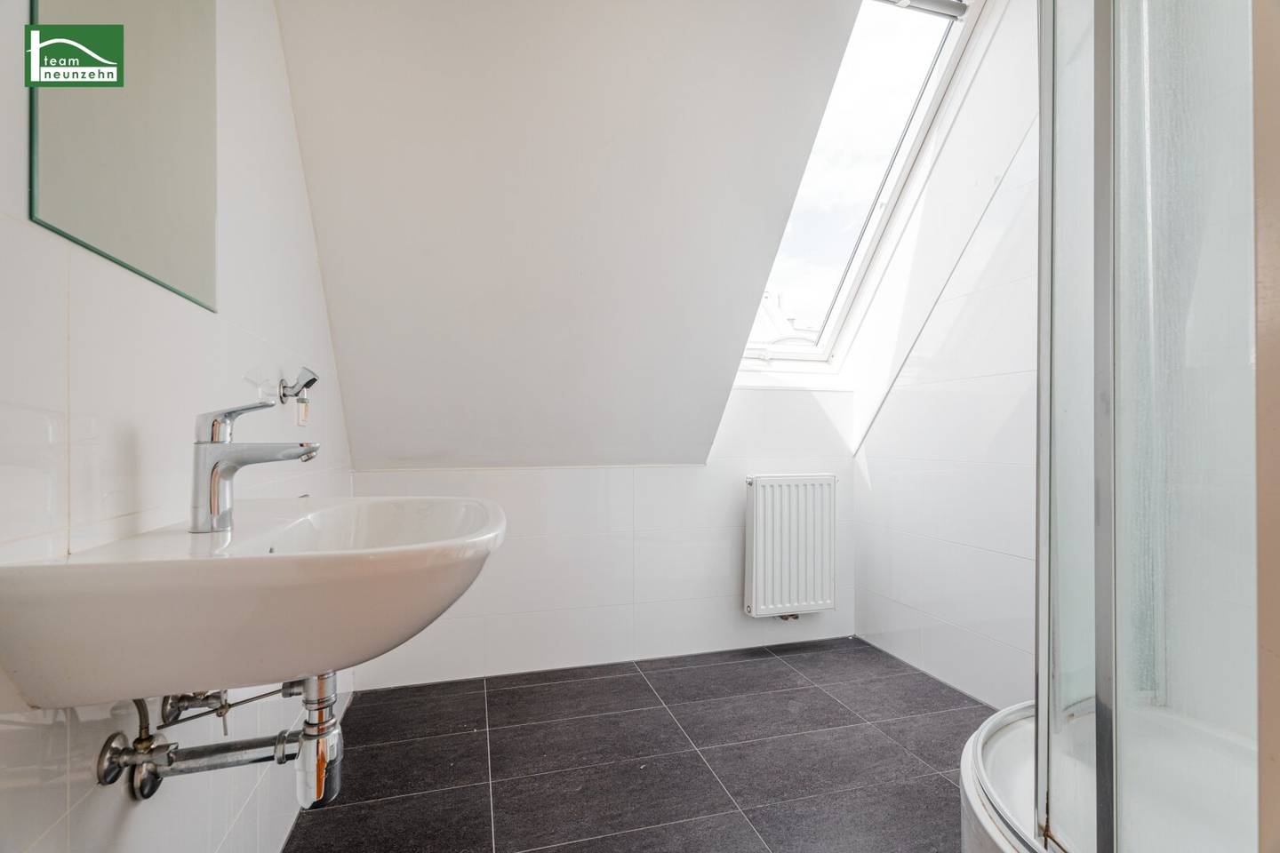 Nahe U3 &amp; S-Bahn Ottakring - Moderne 2-Zimmer-Dachgeschosswohnung in ruhiger Spielstraße