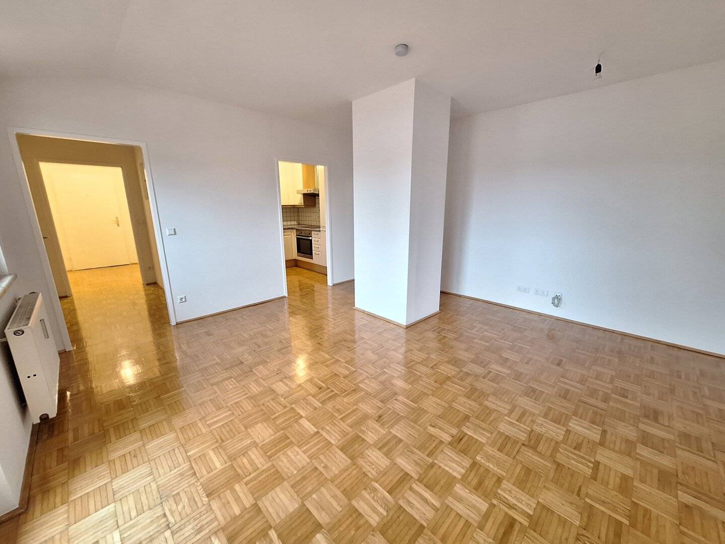 Attic apartment with balcony in central location