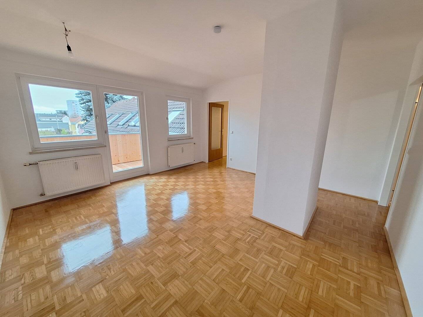 Attic apartment with balcony in central location