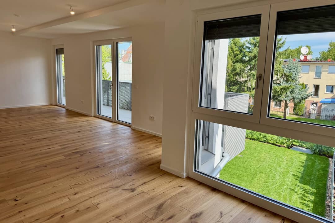 Wohnung mit Erstbezug und Gartenanteil