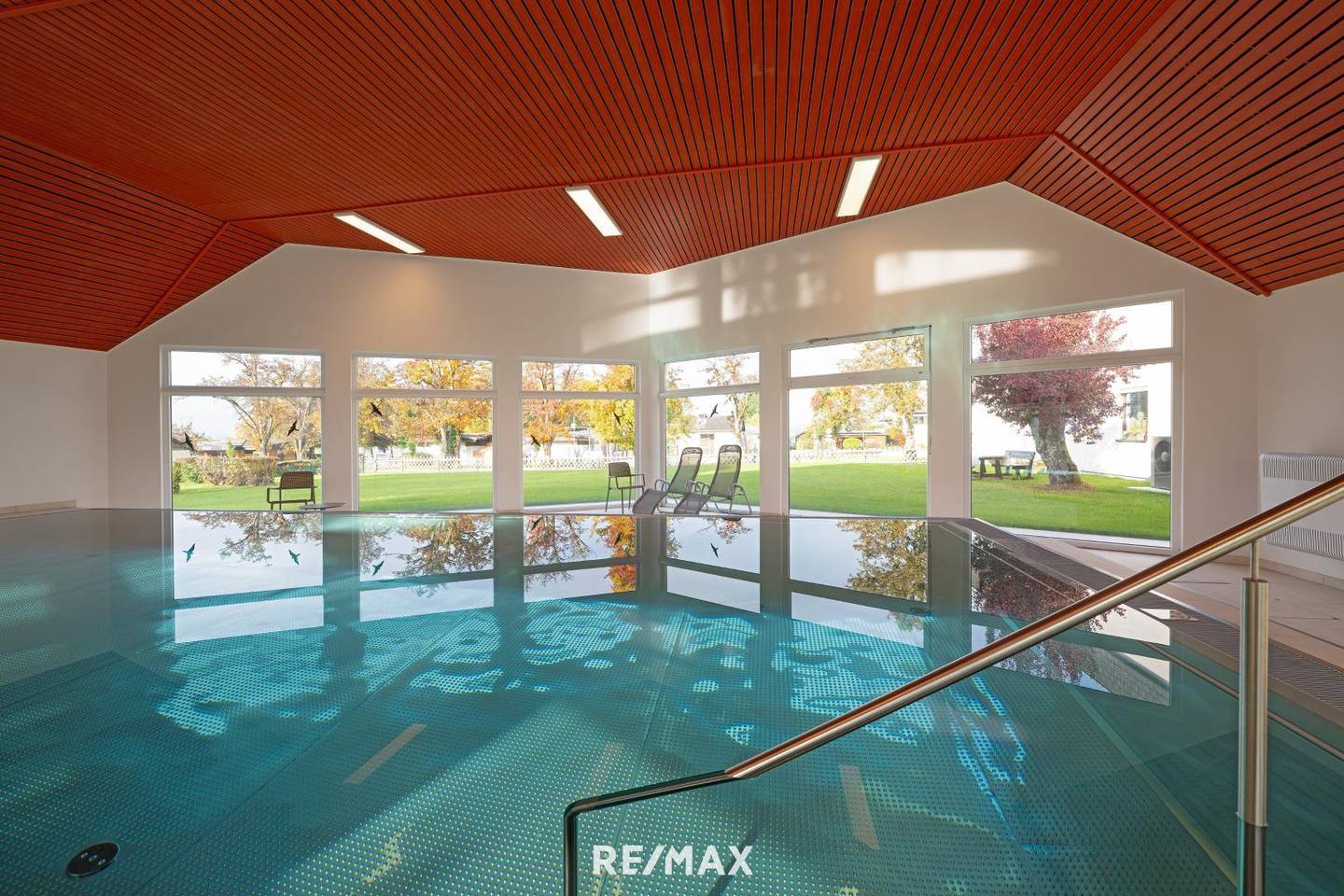 Maisonettewohnung with lake view and indoor pool