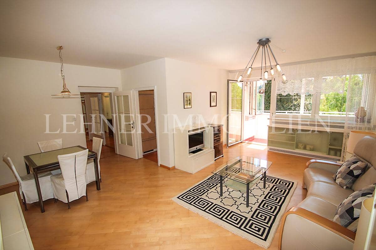 Apartment near Schillerplatz with loggia
