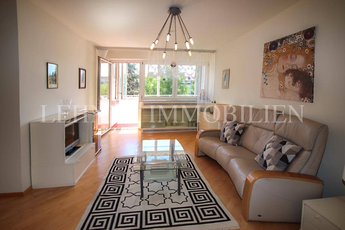 Apartment near Schillerplatz with loggia