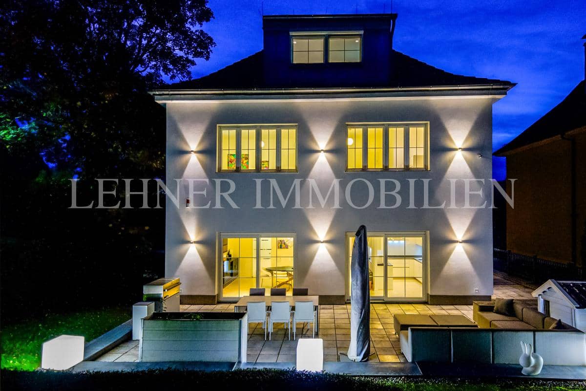 * LUXURIÖSE VILLA AM KÜNIGLBERG - EXKLUSIVITÄT, ELEGANZ UND PRIVATSPHÄRE IN BESTER HIETZINGER LAGE *
