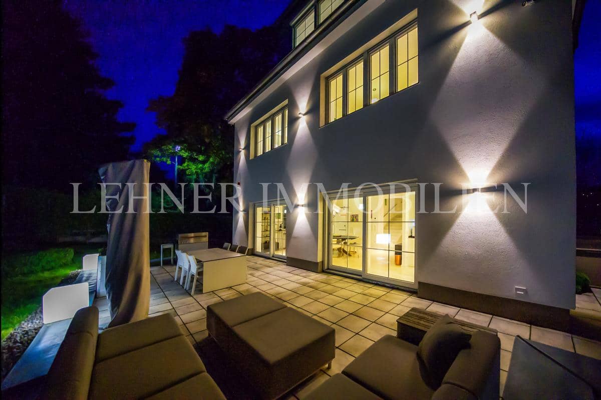 * LUXURIÖSE VILLA AM KÜNIGLBERG - EXKLUSIVITÄT, ELEGANZ UND PRIVATSPHÄRE IN BESTER HIETZINGER LAGE *
