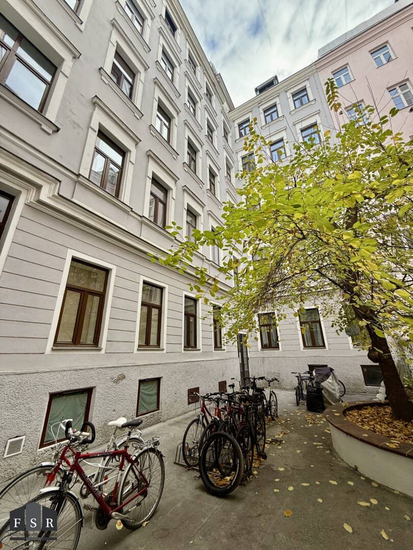 GENERALSANIERTE ALTBAUWOHNUNG (ca.95m²) mit BALKON (ca. 4m²) - 3 Zimmer