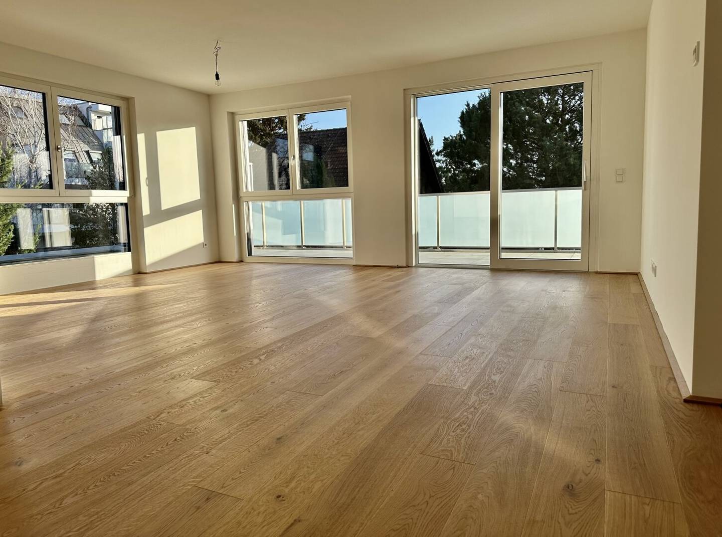 In 10 Minuten zur UNO City! Zwei-Raum-Traum mit ca. 19m2 Terrasse - U1 Kagraner Platz und dennoch ruhige Lage - Provisionsfrei für den Käufer