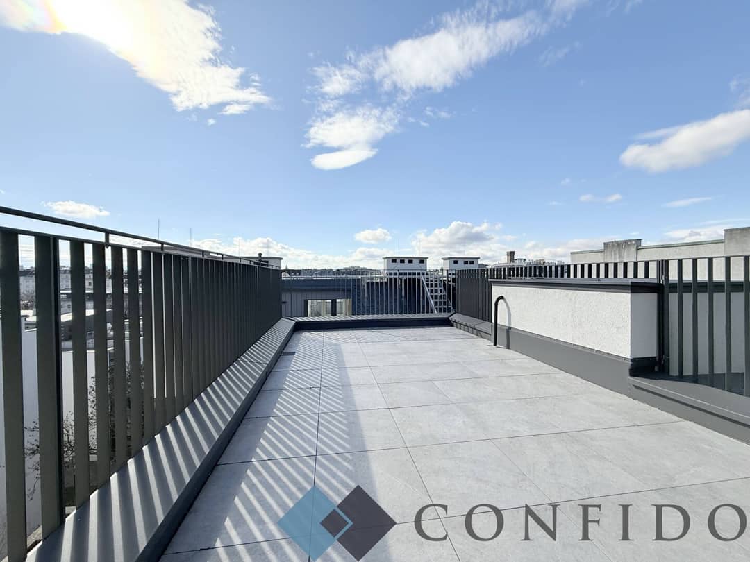 Top floor apartment first occupancy with roof terrace