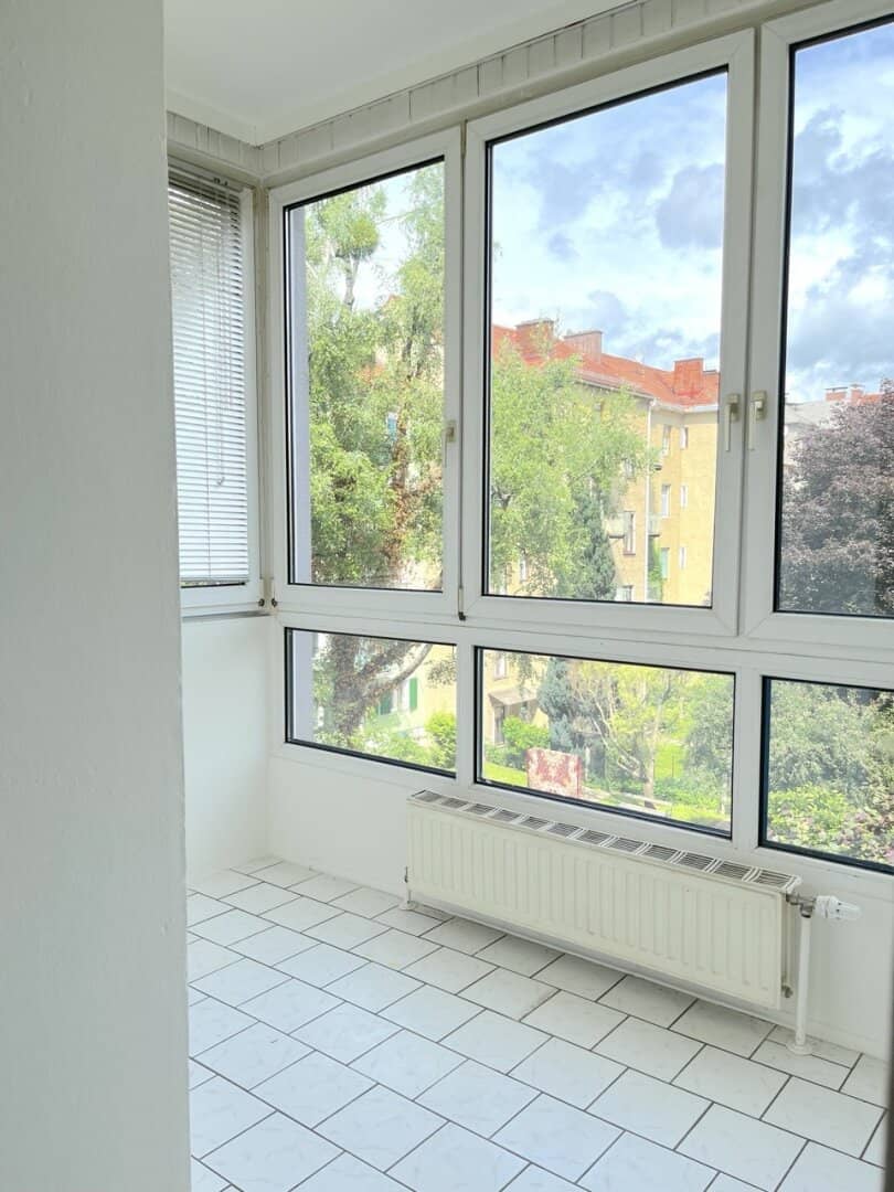 Sonnige 2-Zimmer mit Wintergarten und Balkon