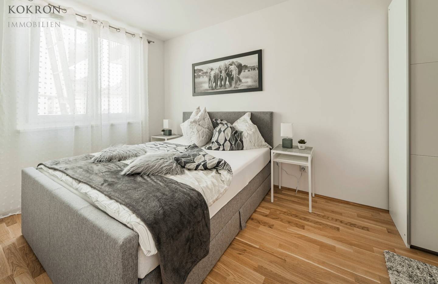 Attic apartment with two terraces and bright rooms