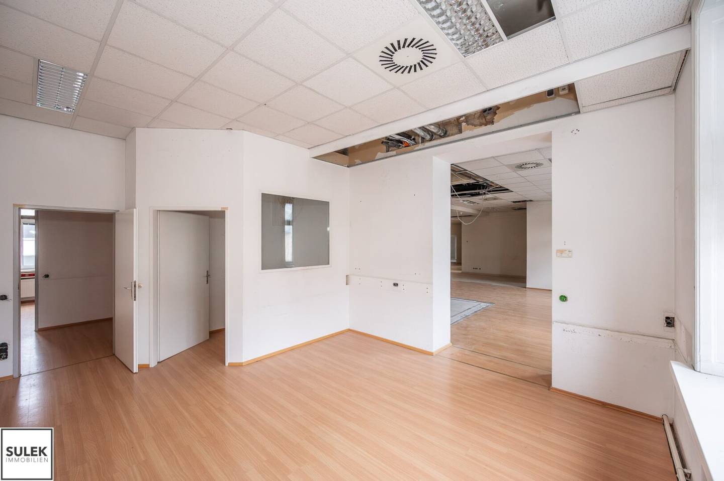 Office space 322 m² in Fröhlich-Hof, Hütteldorfer Straße 44, 1150 Vienna