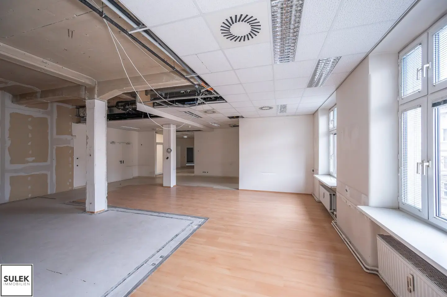 Representative open-plan office / practice space (529 m²) in historic old building — Renovation by owner — near U3 Schweglerstraße | Commission free!