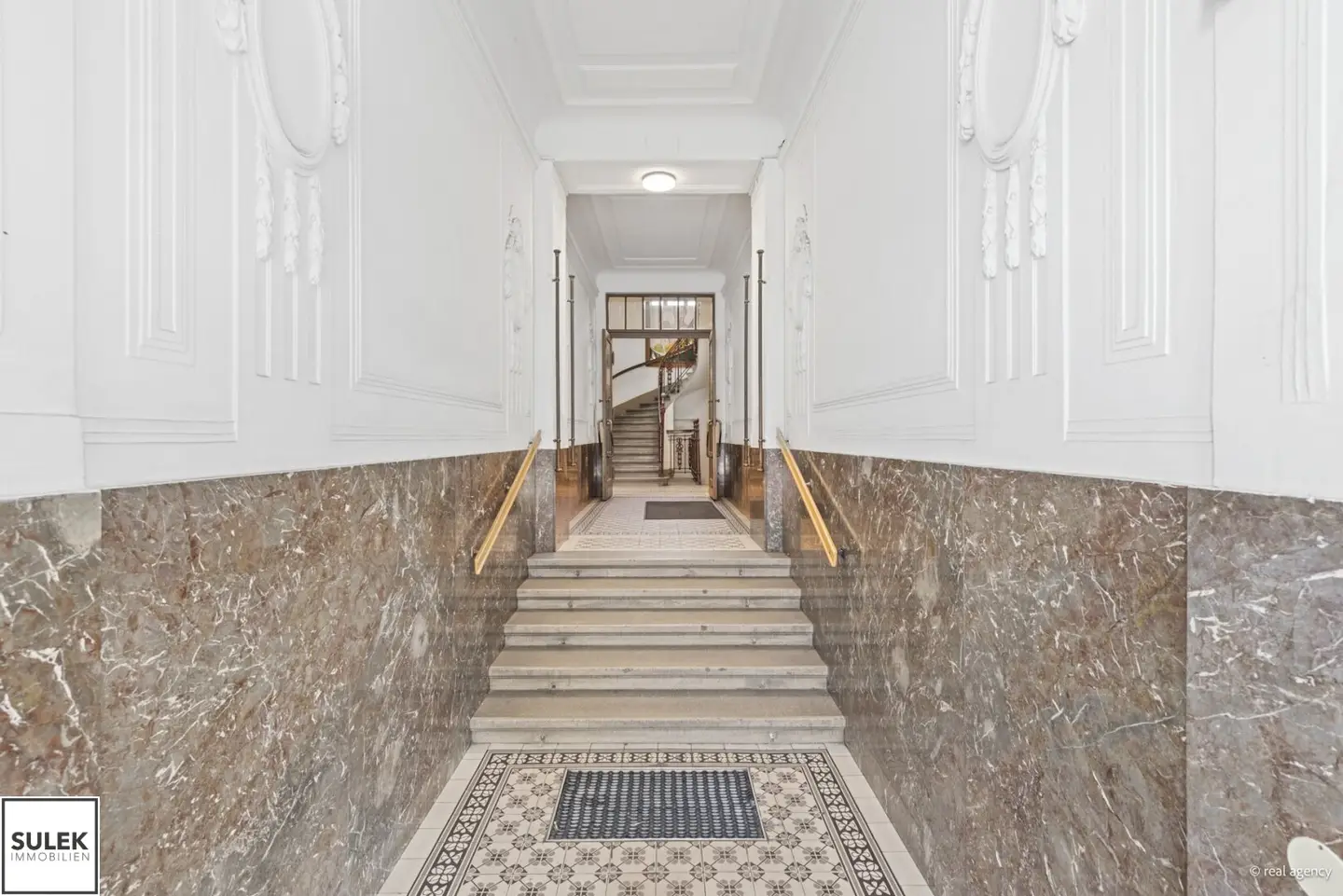 Office space 322 m² in Fröhlich-Hof, Hütteldorfer Straße 44, 1150 Vienna