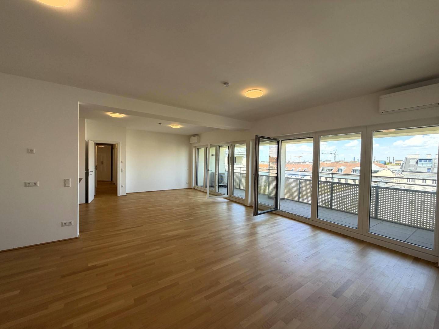 Newly built apartment with four bedrooms and a loggia