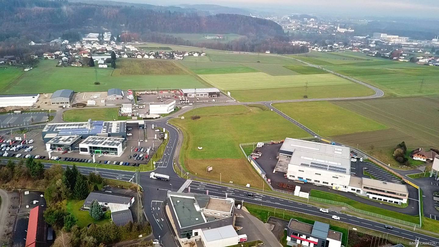 Apartment divisible commercial plot with building rights in a prime location at the B 145 with Baurecht? wait no, keep it clean: Apartment divisible commercial plot with building rights in a prime location on major routes