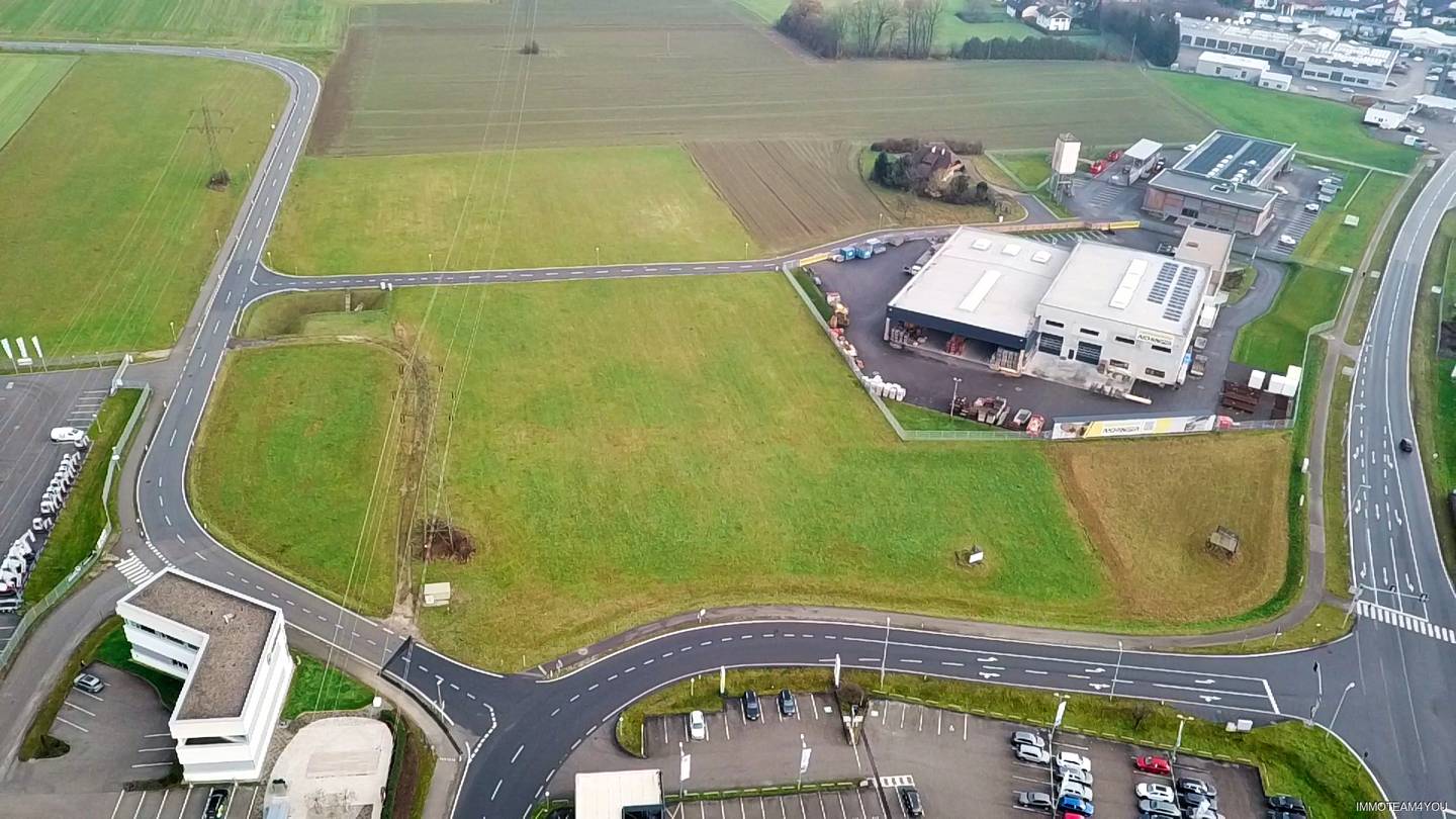 Apartment divisible commercial plot with building rights in a prime location at the B 145 with Baurecht? wait no, keep it clean: Apartment divisible commercial plot with building rights in a prime location on major routes