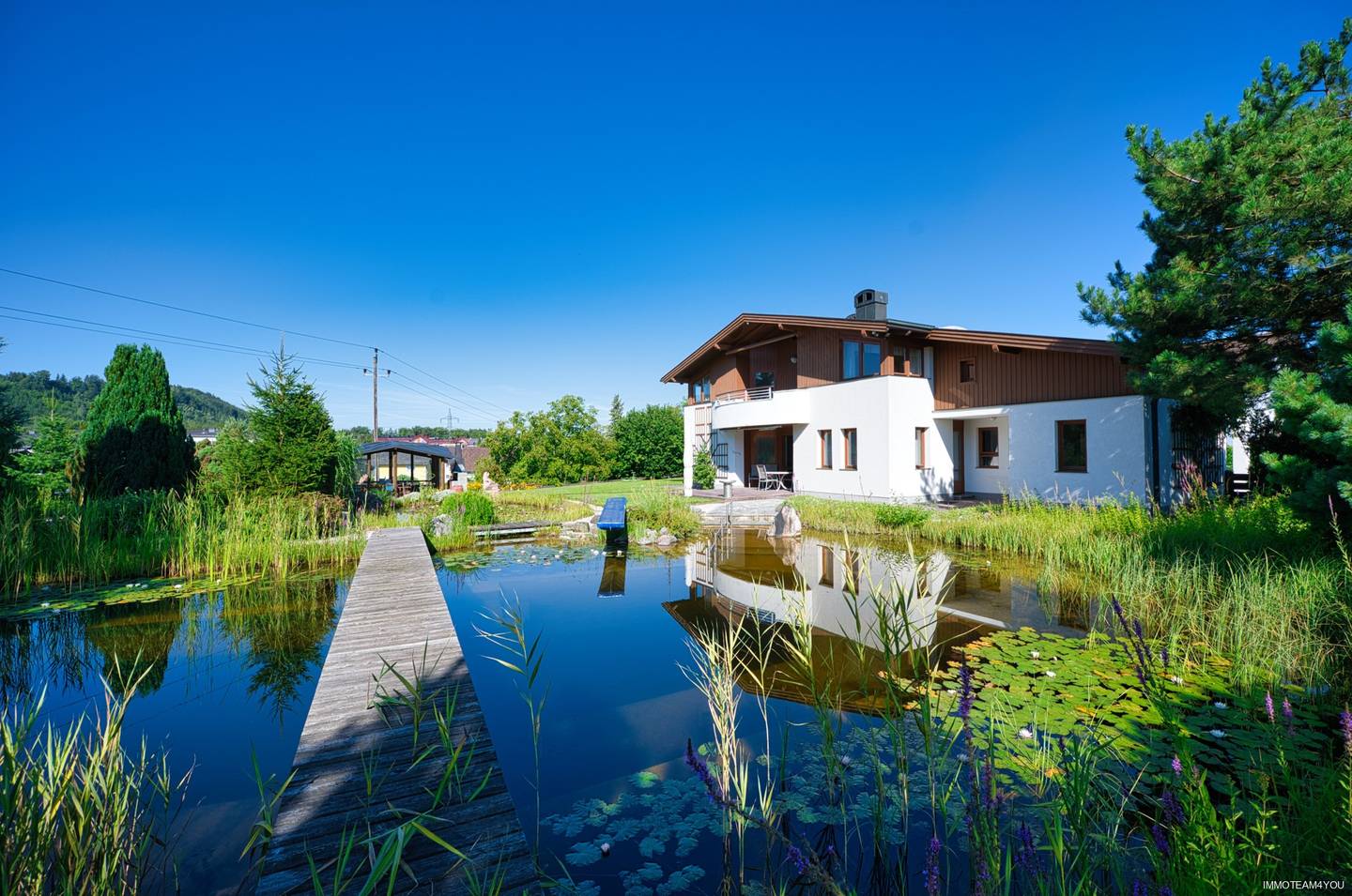 Villa in Vöcklabruck mit 214,8 m² Wohnfläche auf 2.610 m²-Schwimmteich