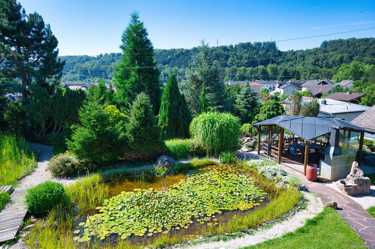 Villa in Vöcklabruck mit 214,8 m² Wohnfläche auf 2.610 m²-Schwimmteich