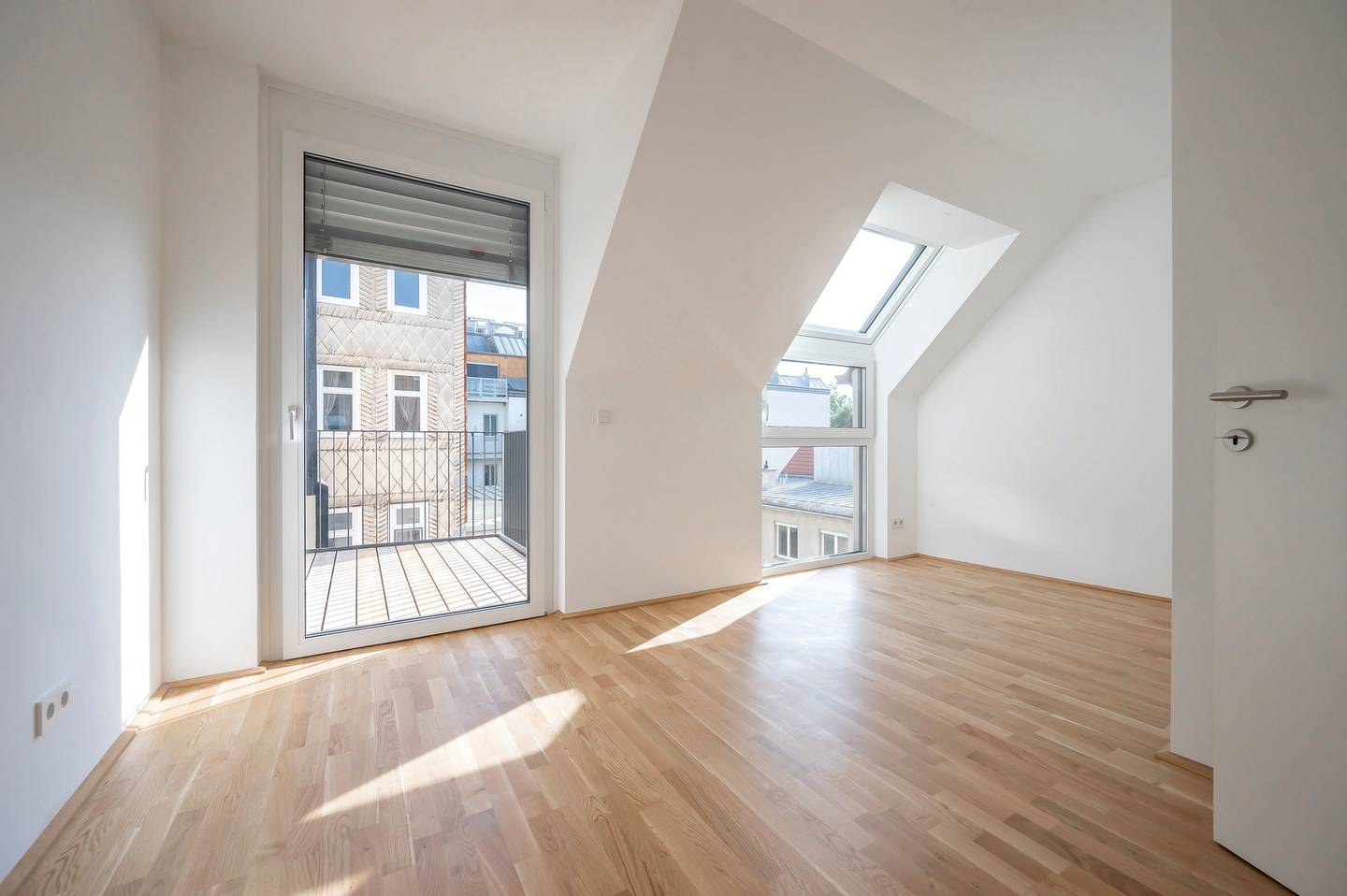 Dachgeschosswohnung Großzügige Wohnküche Sonnige Loggia
