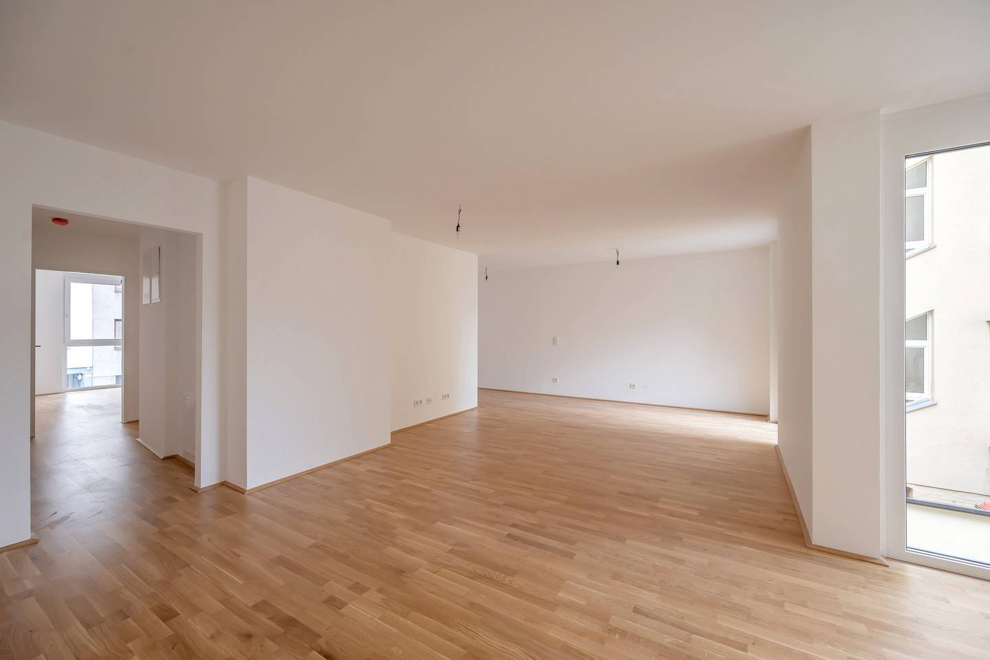 Dachgeschosswohnung nahe Kutschkermarkt Balkon