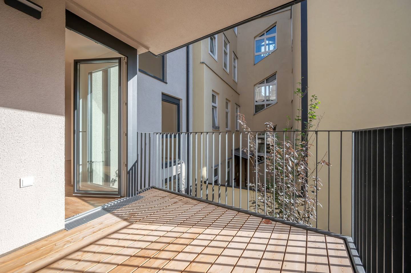 Dachgeschosswohnung nahe Kutschkermarkt Balkon