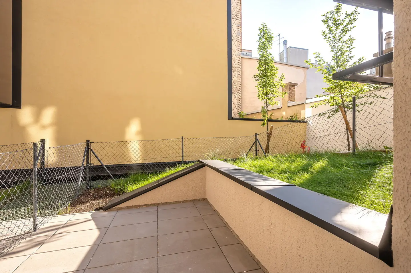 Ground floor apartment terrace garden near Kutschkermarkt