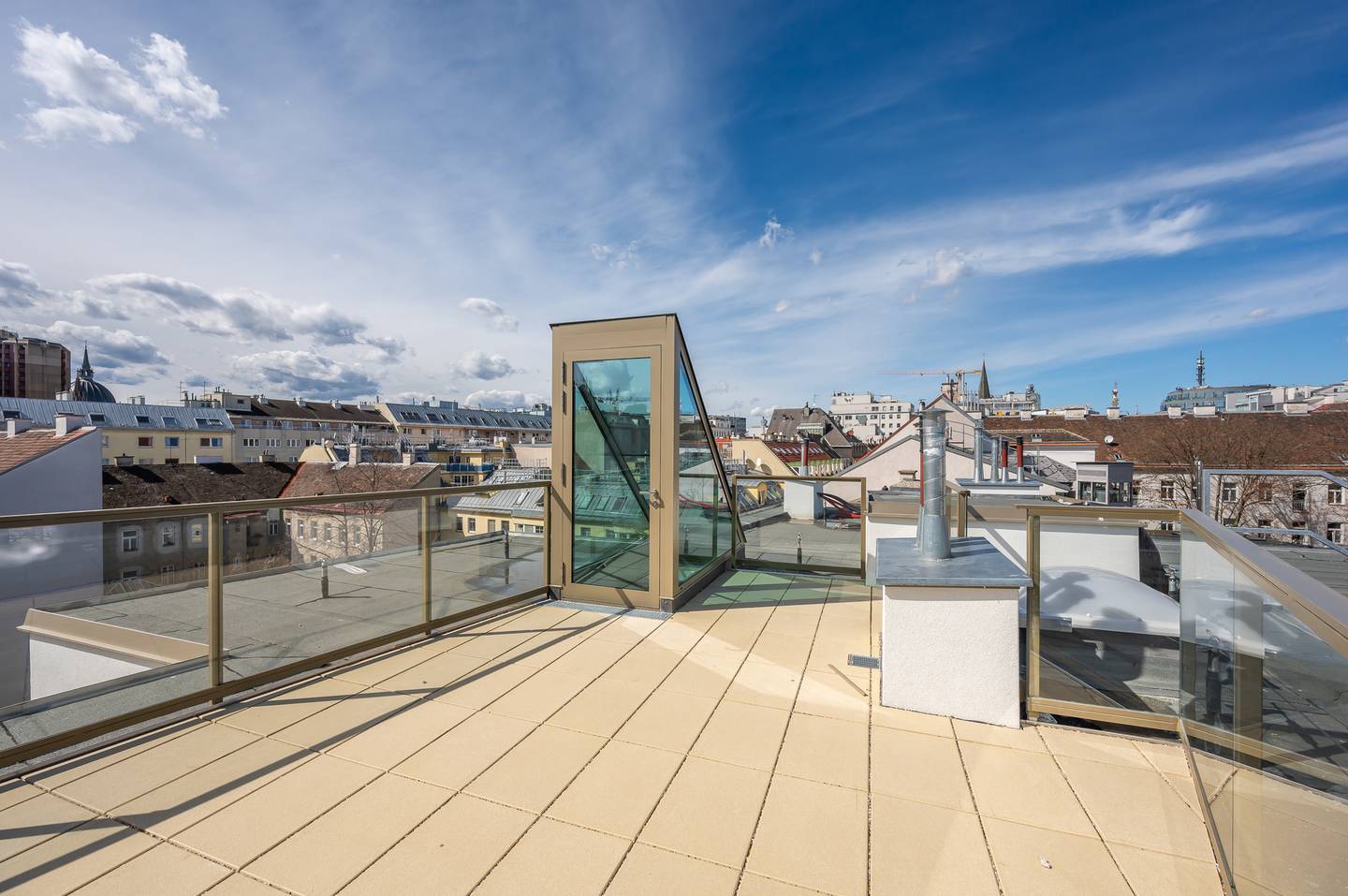 Penthouse 360 degree roof terrace with Vienna views