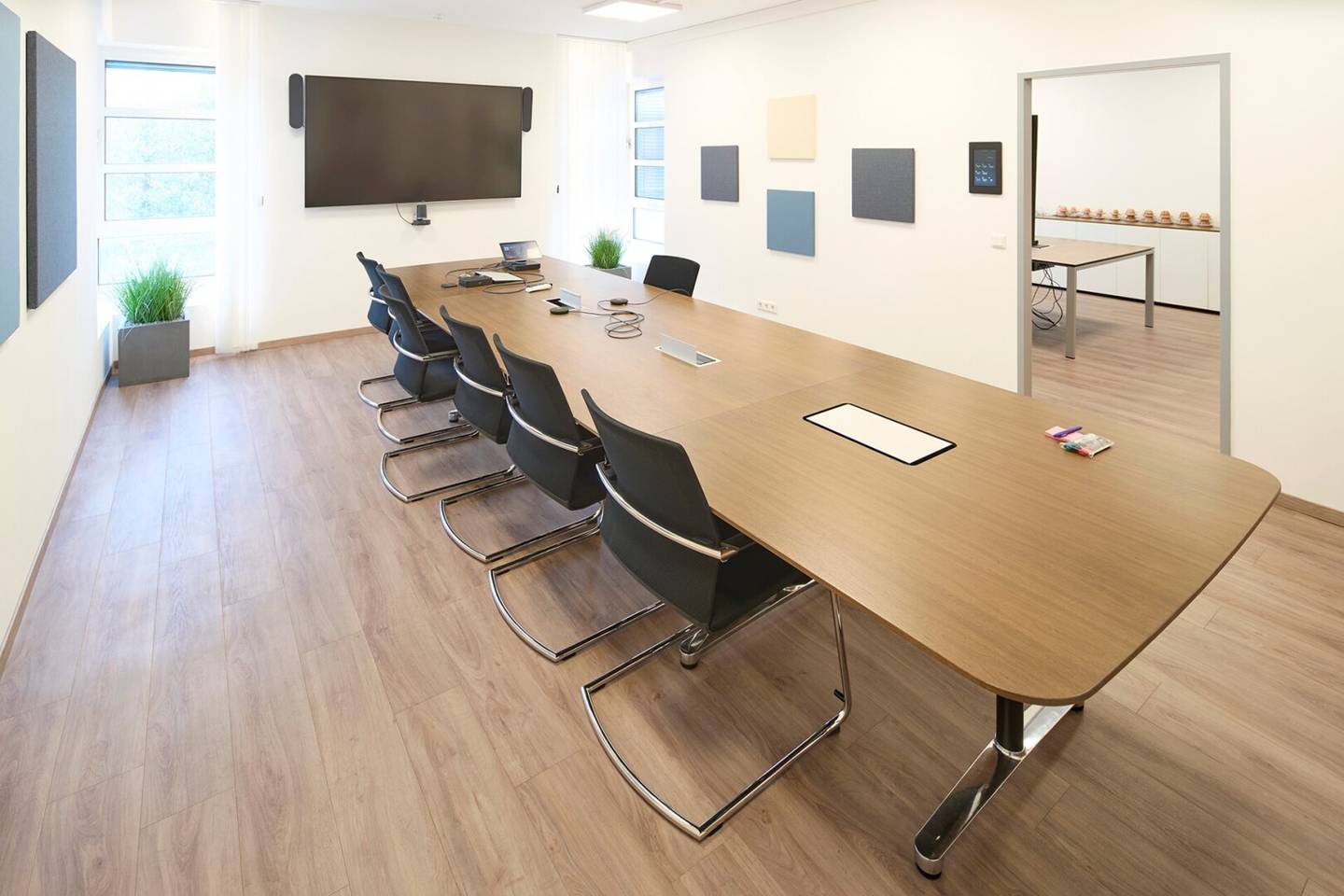 Modern office, free parking spaces