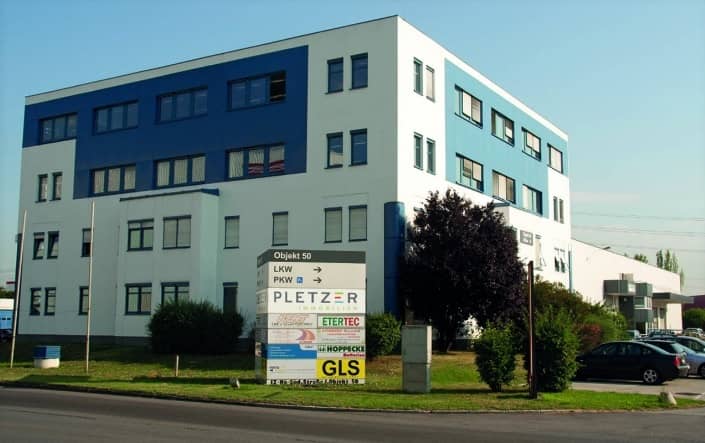 Apartment with very good transport connections