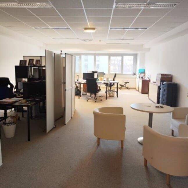 Attraktives Bürohaus nahe U3 Gasometer mit Stellplätzen & Café