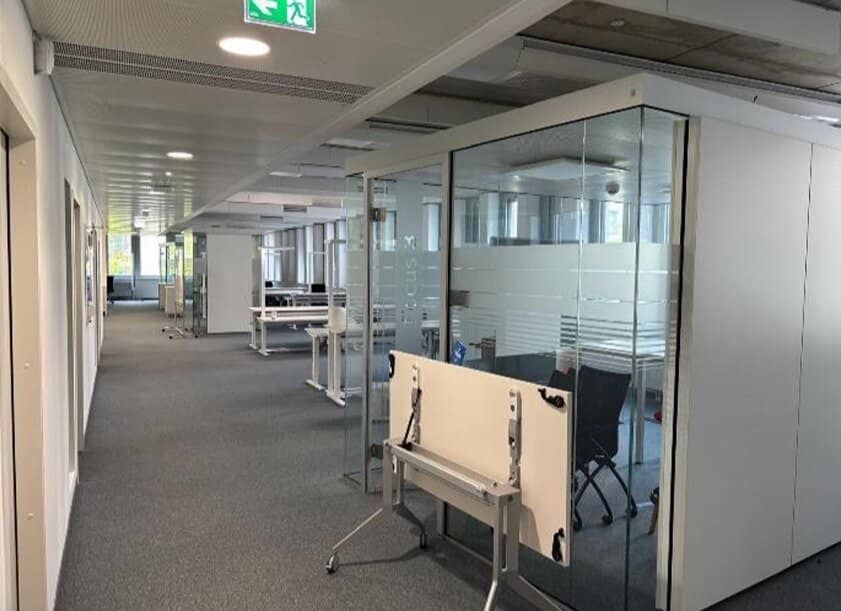 nice bright office in a modern office building near U3-Station Kardinal-Nagl-Platz?**Note**: Remove question marks in final output