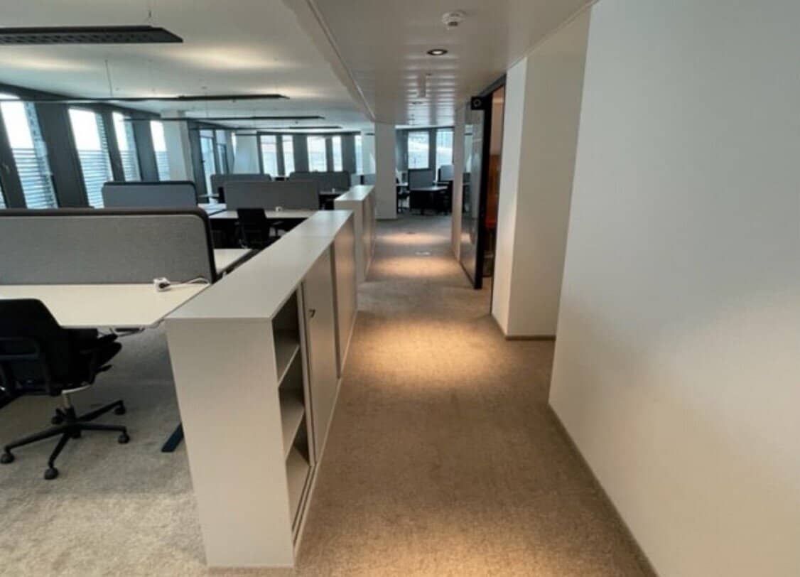 Approximately 720 m² office space in an office tower directly at Vienna Central Station, fully furnished, beautiful view