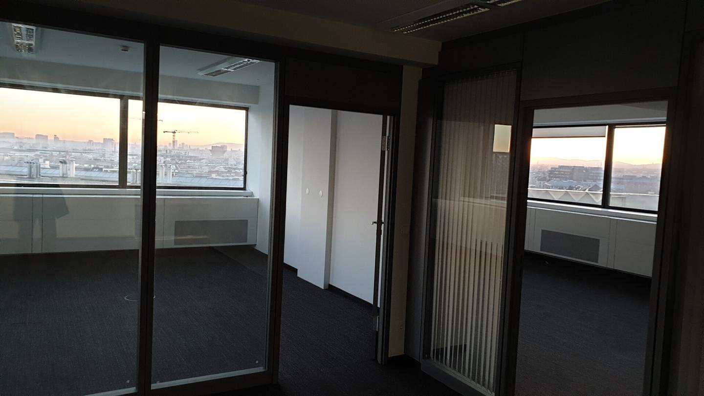 Office with a view, attractive business environment, best accessibility, U6, ÖBB, parking spaces