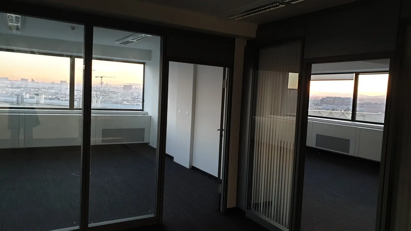 Office with a view, attractive business environment, best accessibility, U6, ÖBB, parking spaces