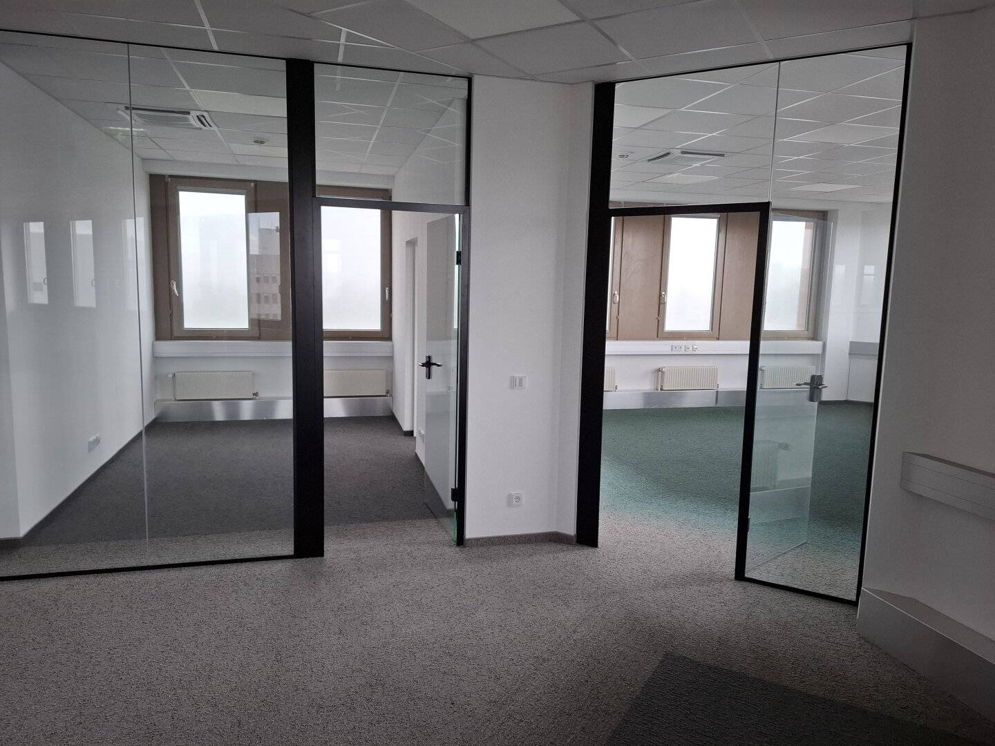 Office floor in first occupancy, free parking spaces, near S Bahn station