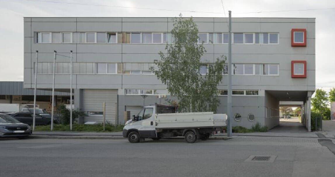 Büro im Gewerbegebiet Rautenweg, modernes Bürohaus, Kantine, Stellplätze verfügbar