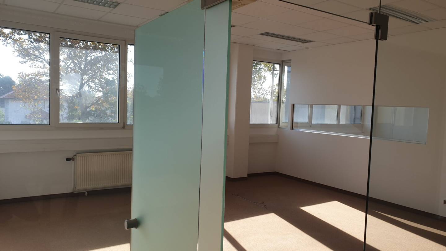 Büro 152 m² mit Lastenlift, Kühlgeräten in Wien-Liesing, 1. OG