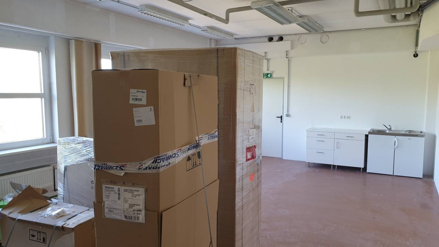 Storage/Production/Office space on the 2nd floor, 3.5 t freight elevator, loading zone