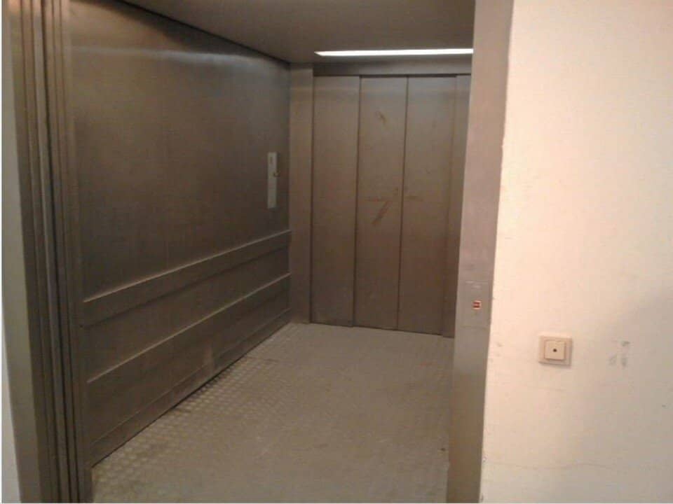 Commercial property, warehouse with office on the first floor, large freight elevator, delivery area