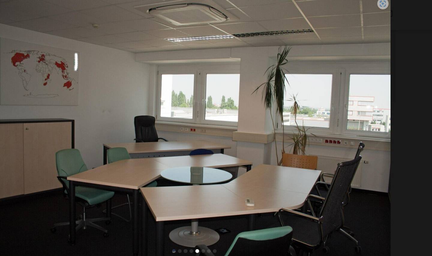 nice office, public transport access, free parking spaces