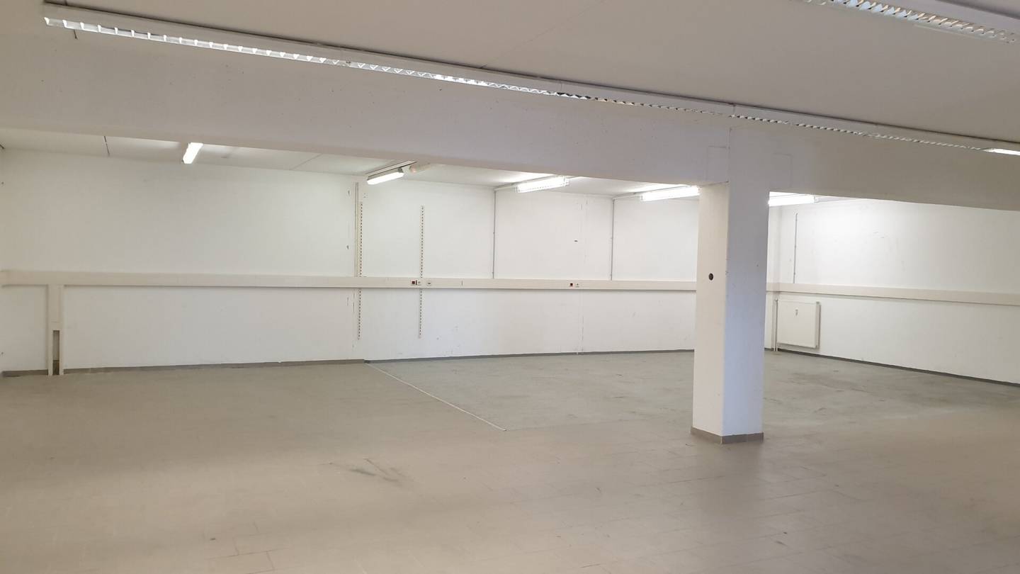 Lager-/Bürofläche im OG mit Lastenlift in Wien-Liesing, 240 m²