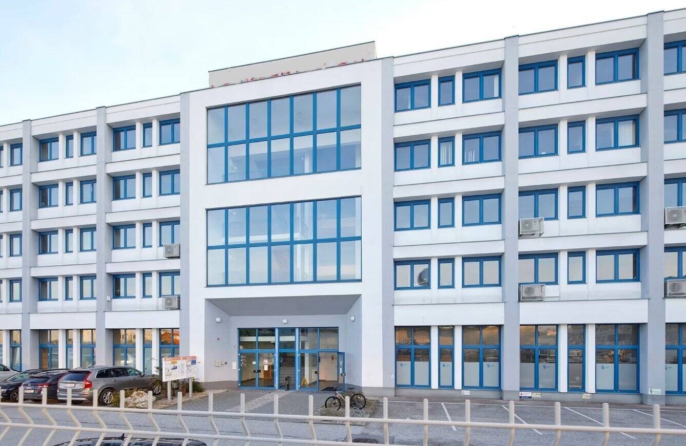 Bright, modern office, cooling equipment, terrace, free parking spaces
