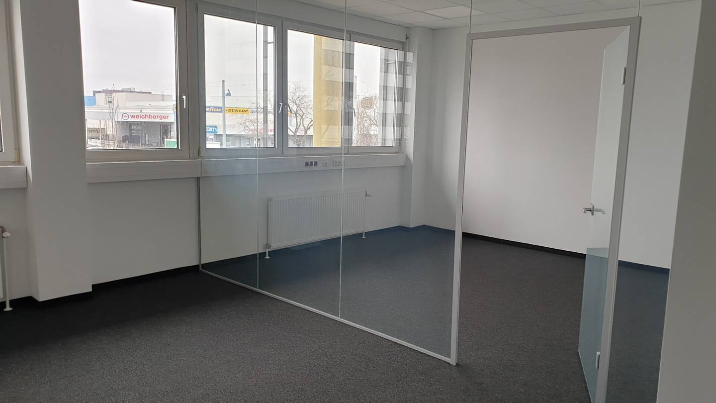 Renovated, cooled office spaces in a commercial property, shared use of meeting room and kitchen