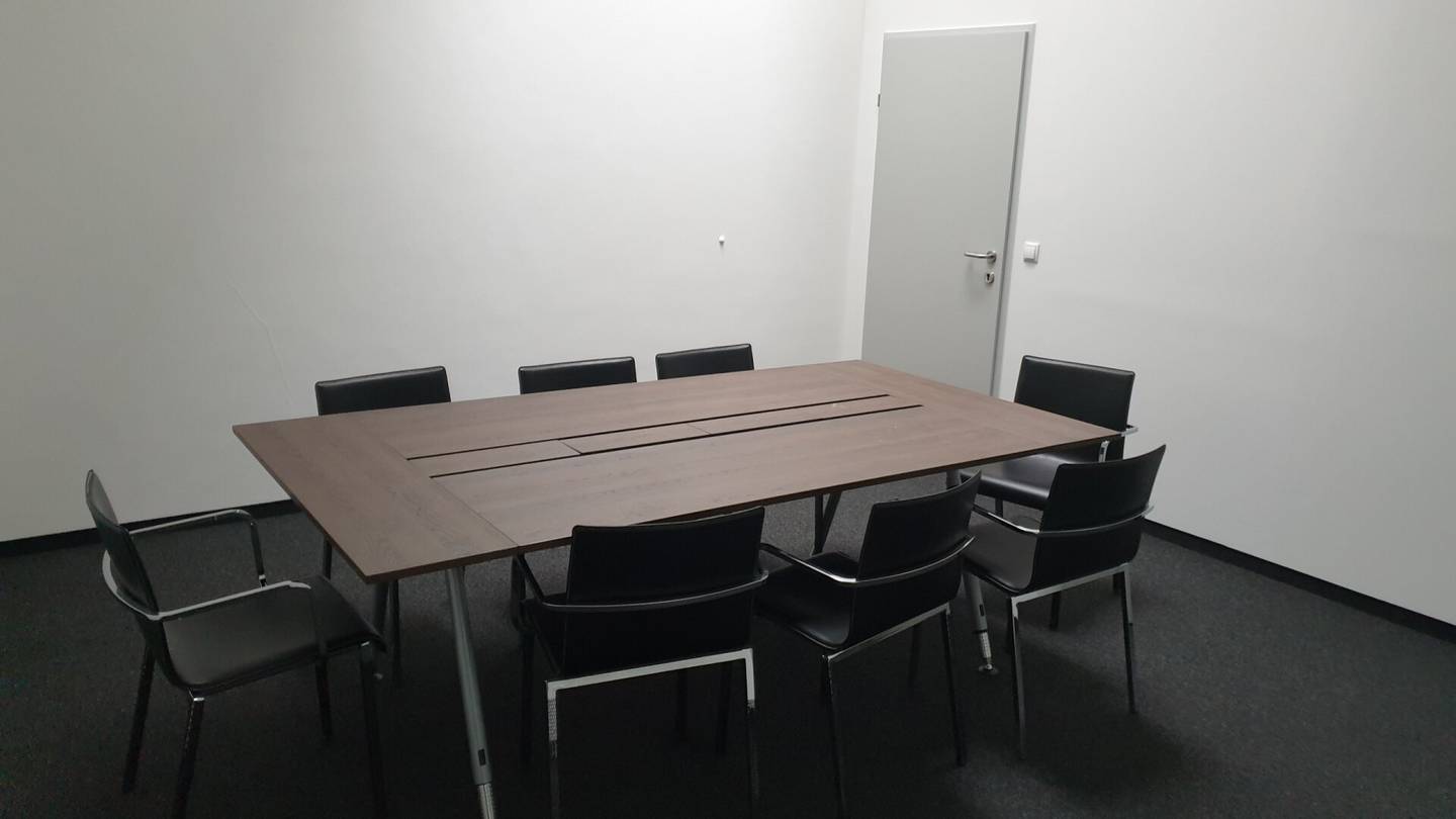 Renovated, cooled office spaces in a commercial property, shared use of meeting room and kitchen