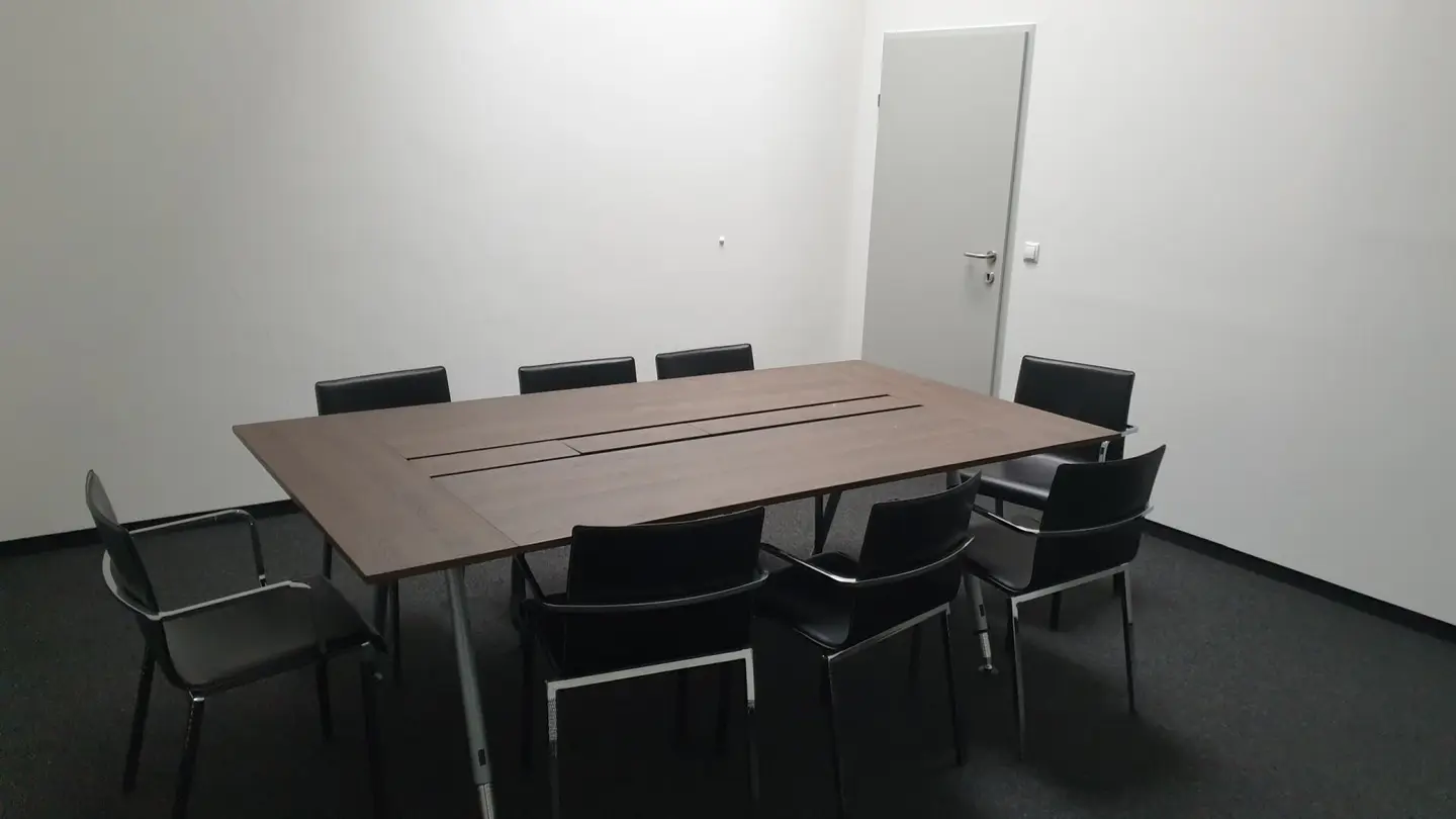 Renovated, cooled office spaces in a commercial property, shared use of meeting room and kitchen