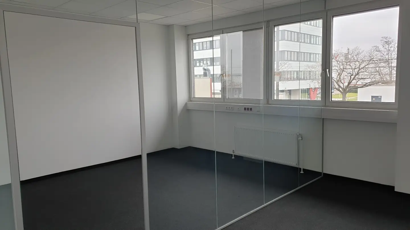 Renovated, cooled office spaces in a commercial property, shared use of meeting room and kitchen